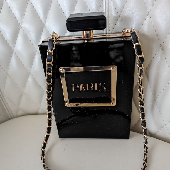 Elegant Black and Gold Paris Chain Bag - Picture 2 of 9